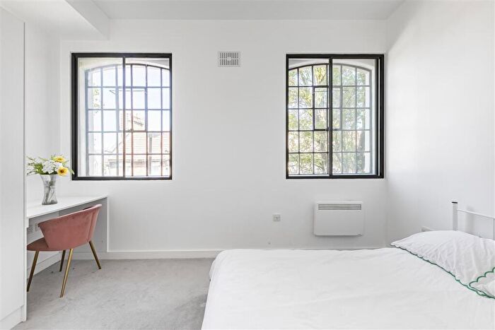 1 Bedroom Flat For Sale In London Road, E13