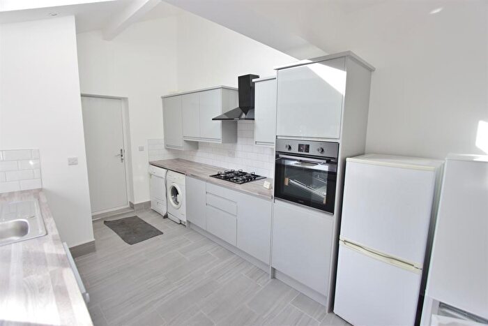 6 Bedroom Terraced House To Rent In Thompson Road, Sheffield, S11