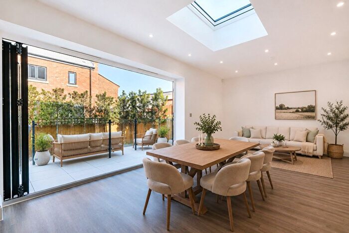3 Bedroom Terraced House For Sale In Send Mews, Caversham, Reading, RG4