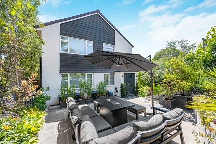 2 Bedroom Maisonette To Rent In Deanfield Road, Henley-On-Thames, RG9