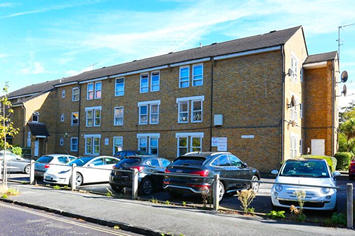 1 Bedroom Flat For Sale In Well Street, Victoria Park Court, E9