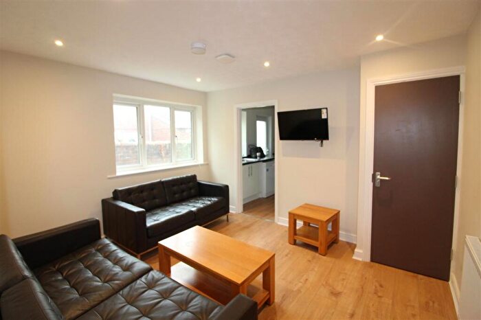 6 Bedroom Semi-Detached House To Rent In Lodge Road, Southampton, SO14