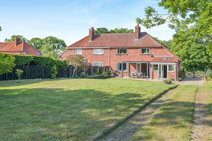 3 Bedroom Semi-Detached House For Sale In Low Road, Keswick, Norwich, NR4