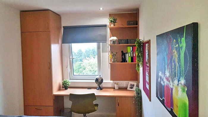 1 Bedroom Property For Sale In Longside Lane, Bradford, West Yorkshire, BD7