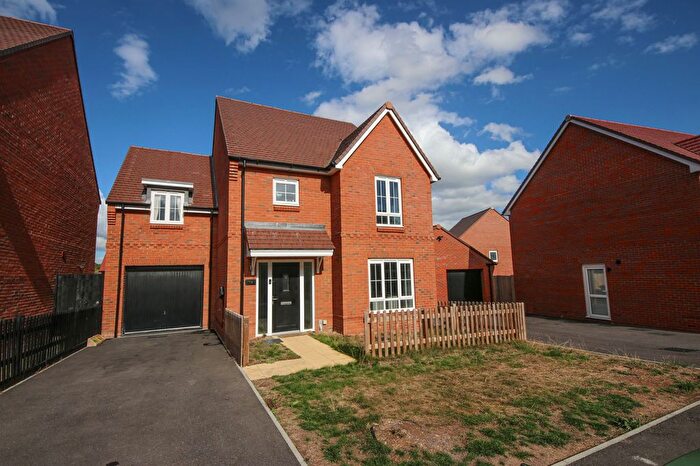 4 Bedroom Detached House For Sale In Merion Road, Botley, SO32