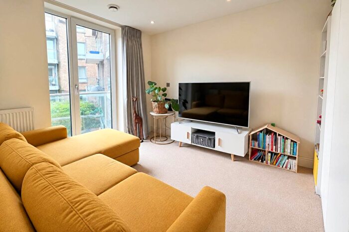 2 Bedroom Flat To Rent In Keymer Place, London, E14