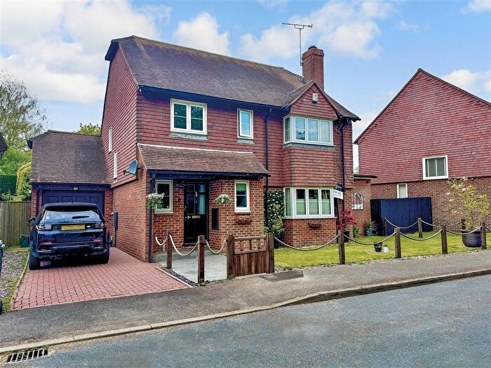 4 Bedroom Detached House For Sale In St. Mary's Meadow, Wingham, Canterbury, Kent, CT3