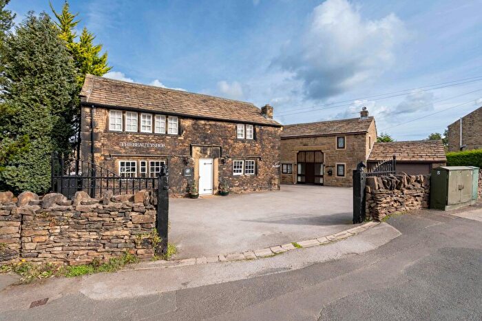 3 Bedroom House For Sale In Commercial Road, Skelmanthorpe, HD8