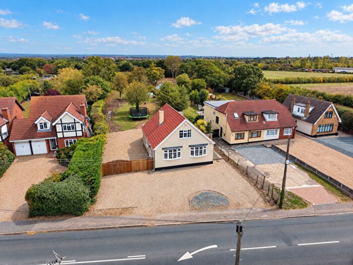 3 Bedroom Detached House For Sale In Rawreth Lane, Rayleigh, SS6