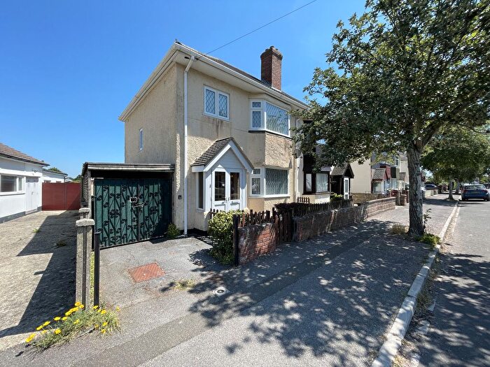 3 Bedroom Semi-Detached House For Sale In Glendon Avenue, Bournemouth, BH10
