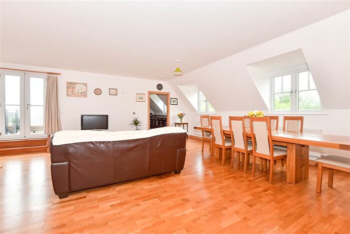 2 Bedroom Flat For Sale In Little Trodgers Lane, Mayfield, East Sussex, TN20