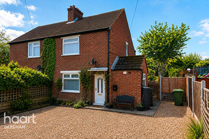 3 Bedroom Semi-Detached House For Sale In Burnham Road, North Creake, NR21