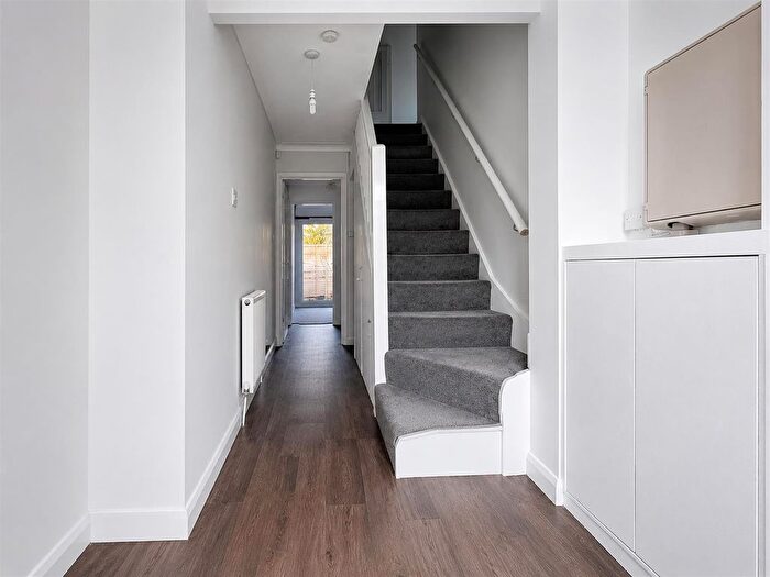 5 Bedroom Detached House To Rent In Victoria Gardens, Hounslow, TW5