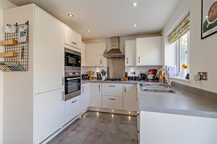 3 Bedroom Semi-Detached House For Sale In Archer Drive, Finningley, Doncaster, DN9