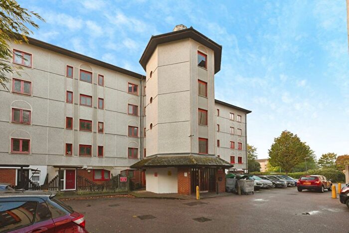 1 Bedroom Flat For Sale In Eleanor Way, Waltham Cross, EN8