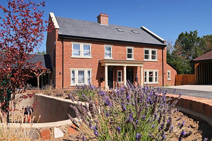 4 Bedroom Semi-Detached House For Sale In Paddock Grove, Effingham, KT24