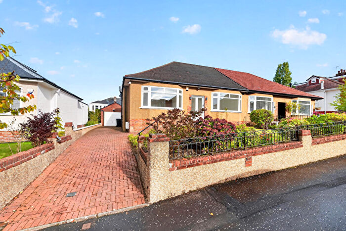 3 Bedroom Bungalow For Sale In Lothian Drive, Clarkston, Glasgow, East Renfrewshire, G76
