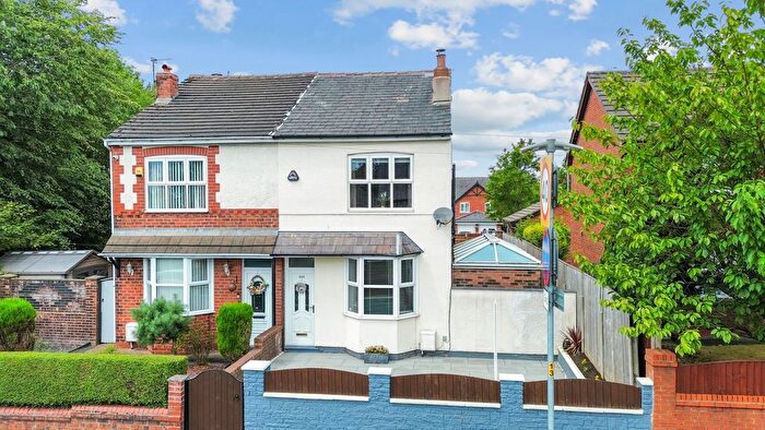 3 Bedroom Semi-Detached House For Sale In Liverpool Road, Haydock, WA11