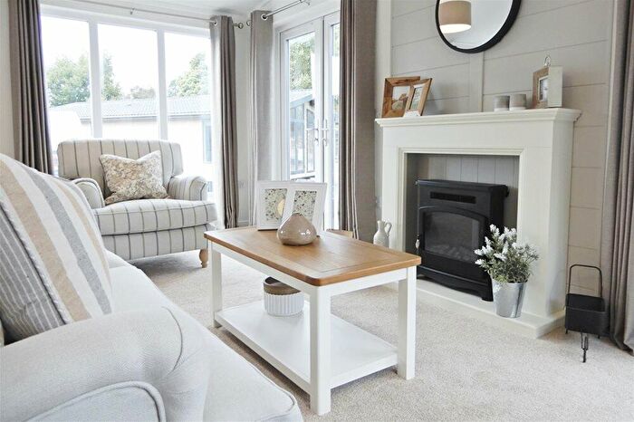 2 Bedroom Lodge For Sale In Penmarlam, Fowey, PL23