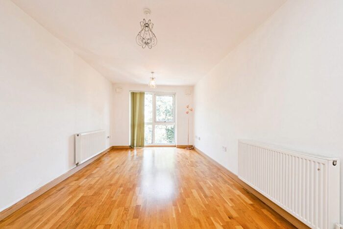 2 Bedroom Flat For Sale In Arcany Road, Essex, RM15