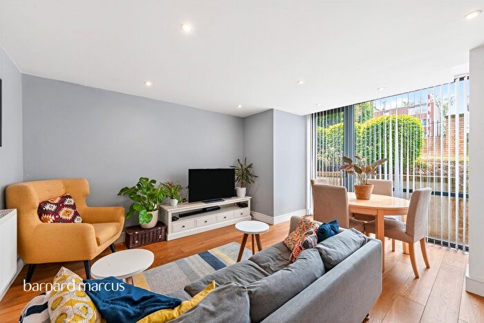 2 Bedroom Flat For Sale In Alton Road, London, SW15