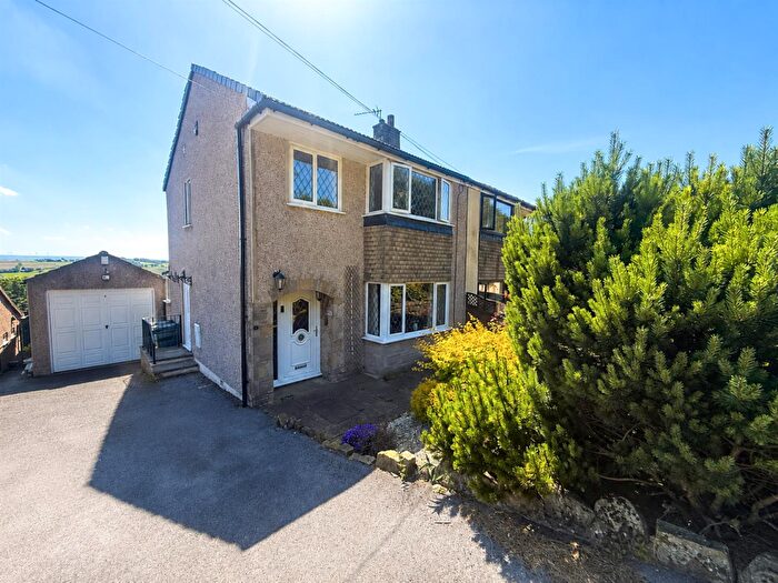 3 Bedroom Semi-Detached House For Sale In Braithwaite Edge Road, Keighley, BD22