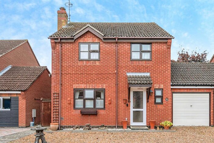 3 Bedroom Link Detached House For Sale In Two Fields Way, Bawdeswell, Dereham, NR20