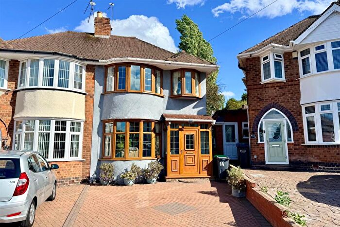 3 Bedroom Semi-Detached House For Sale In Park Avenue, Oldbury, B68
