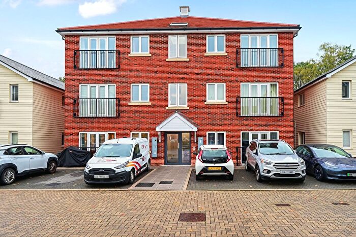 2 Bedroom Flat For Sale In Woodland Glade, Watersedge, GU16
