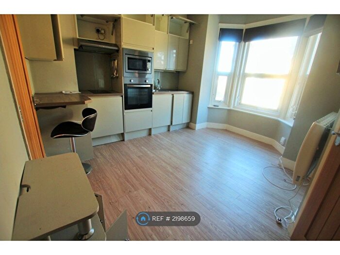 1 Bedroom Flat To Rent In Kingsbridge Court, Poole, BH14