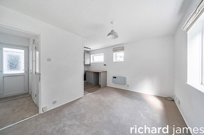 1 Bedroom Flat For Sale In Grosvenor Road, Kingshill, Swindon, SN1