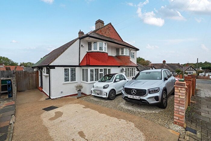 3 Bedroom Semi-Detached House For Sale In Treewall Gardens, Bromley, BR1