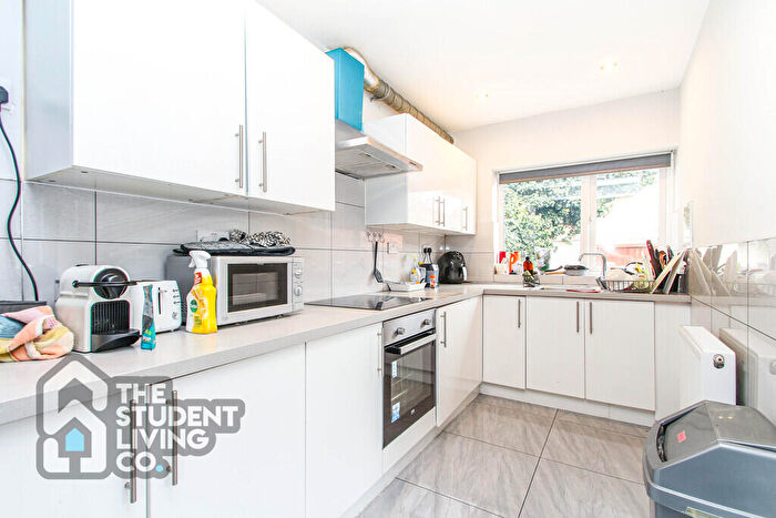 6 Bedroom Semi-Detached House To Rent In Greenfield Street, Dunkirk, NG7