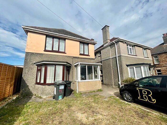 3 Bedroom House To Rent In Three Bedroom Student House, Kinson-, P05