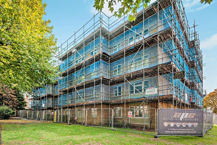 1 Bedroom Flat For Sale In Thicket Crescent, Sutton, SM1