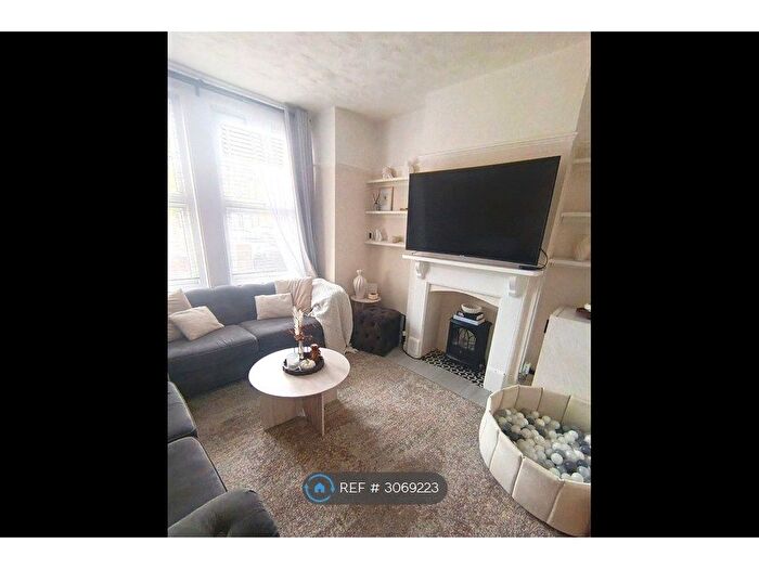 3 Bedroom Semi-Detached House To Rent In Britannia Road, Ipswich, IP4