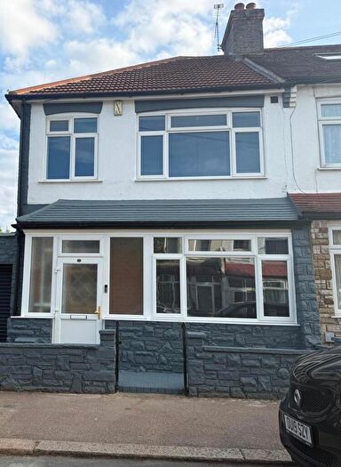 3 Bedroom End Of Terrace House To Rent In Kimberley Road, London, E17