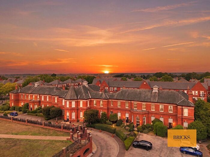2 Bedroom Flat For Sale In Richmond Drive, Woodford Green, IG8