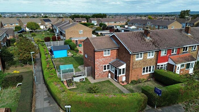 4 Bedroom End Of Terrace House For Sale In Linnet Drive, Chelmsford, CM2