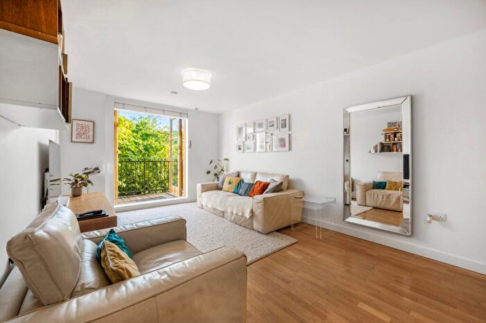 2 Bedroom Flat For Sale In Highbury Gardens, Holloway Road, N7