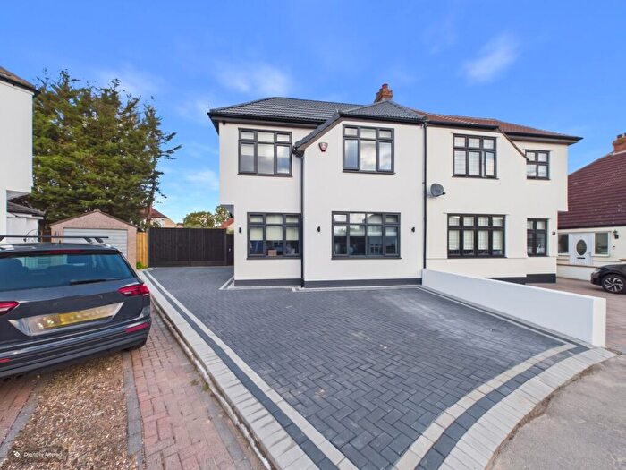 5 Bedroom Semi-Detached House For Sale In Sidcup, Kent, DA15