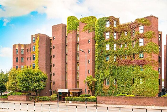 1 Bedroom Flat For Sale In Nine Elms Lane, Nine Elms, SW8