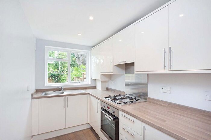 1 Bedroom Flat To Rent In Dalyell Road, London, SW9