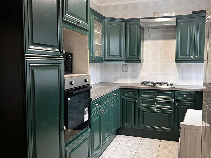 3 Bedroom End Of Terrace House To Rent In Penfold Road, Edmonton, N9