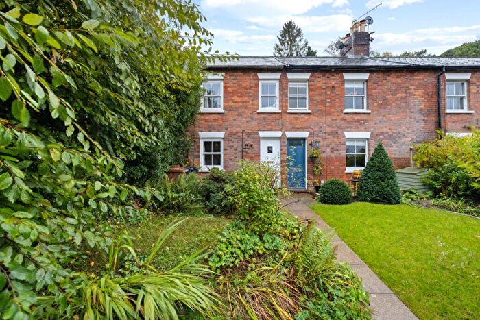 2 Bedroom End Of Terrace House For Sale In Kings Road, Haslemere, Surrey, GU27