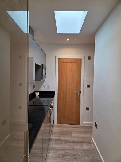2 Bedroom Flat To Rent In Longwood Gardens, Ilford, IG5