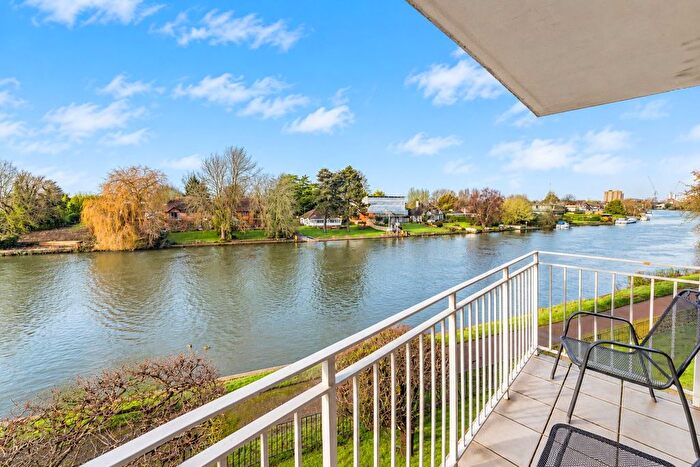 2 Bedroom Flat For Sale In Riverside Road, Staines-Upon-Thames, TW18