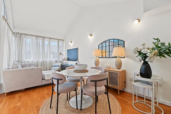 2 Bedroom Flat For Sale In The Grainstore, Royal Victoria Dock, E16