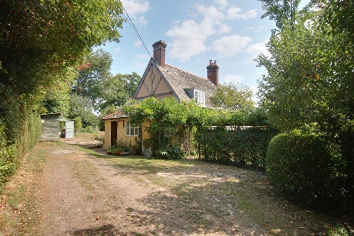 3 Bedroom Semi-Detached House For Sale In Rudd Lane, Upper Timsbury, Romsey, SO51