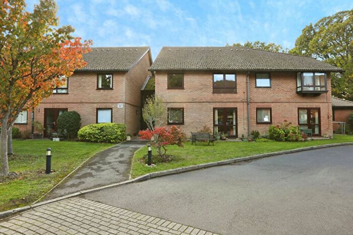 1 Bedroom Flat For Sale In Old Common Gardens, Locks Heath, Southampton, Hampshire, SO31